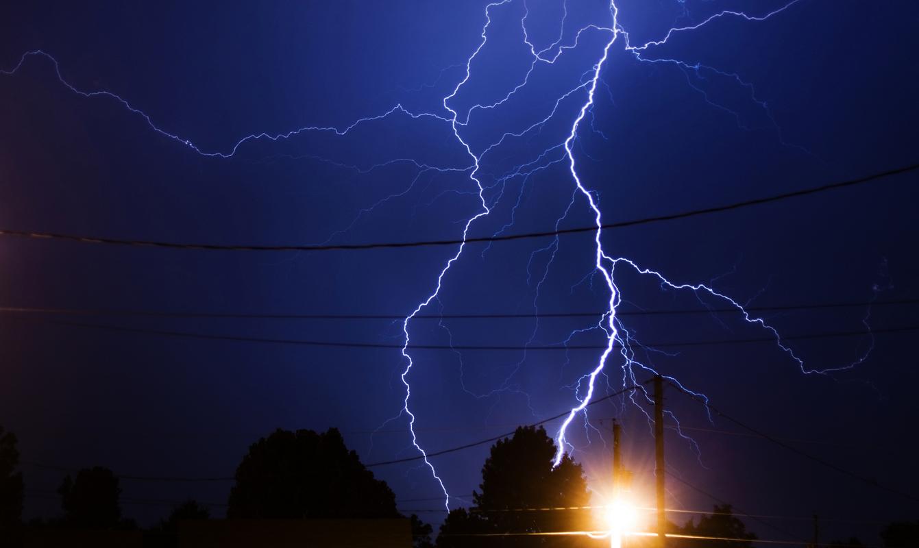 北京今日天空阴沉夜间有雷雨 明后天多降雨天气
