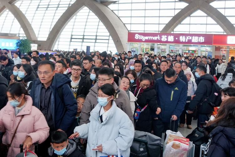 铁路部门增加运力强化服务 确保务工返程客流平稳顺畅