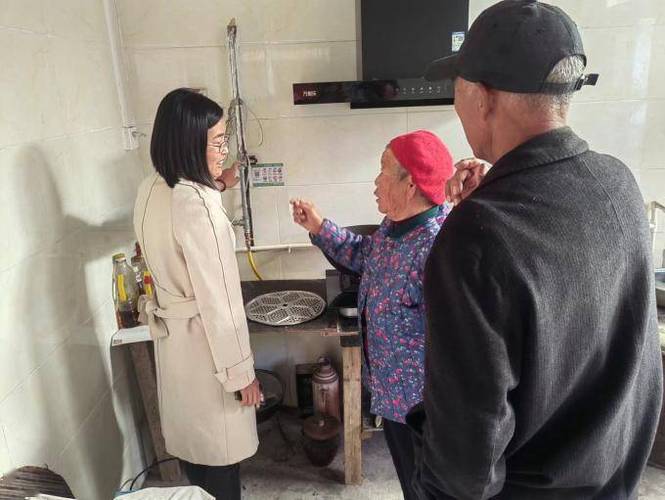 (乡村行·看振兴)告别“小土炉”,中国北方农牧民拥抱清洁取暖