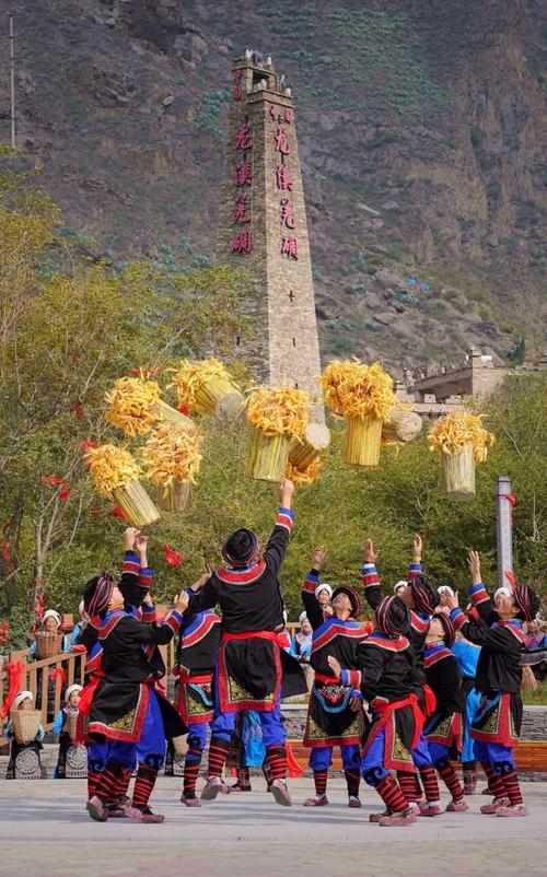 (寻味中华|非遗)“云朵上的民族”庆羌年迎丰收