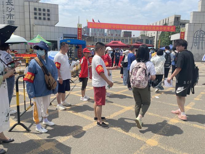 福建高考首日见闻:爱心护考暖人心